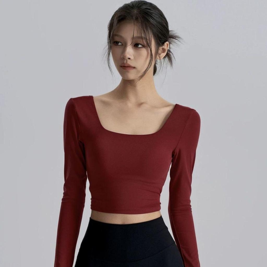 Women's Long Sleeve Yoga Top with Chest Pads - V-Neck, Stylish Back, Breathable, Comfortable, Ideal As Outerwear for Summer Sports.