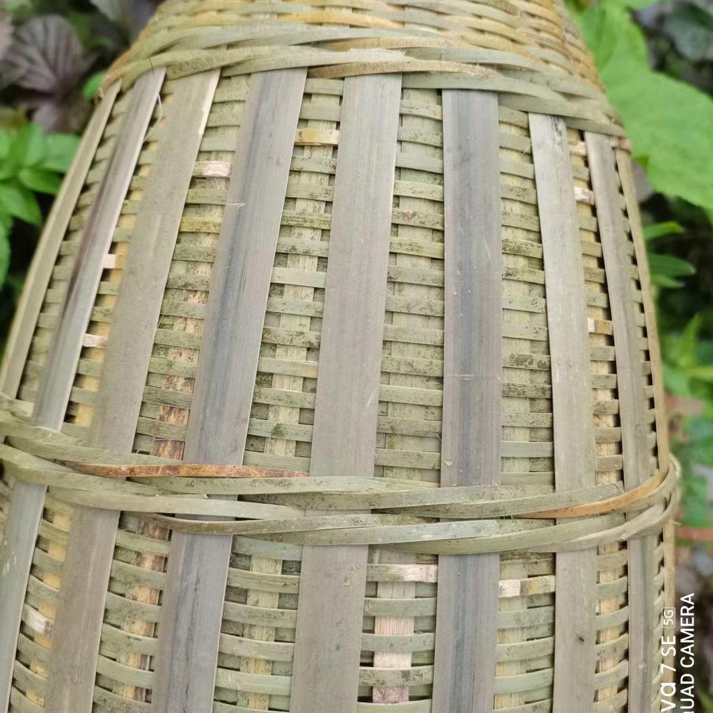 Handmade Bamboo Bee Catcher: Weaving Trap & Attracting Cage, Breathable Design