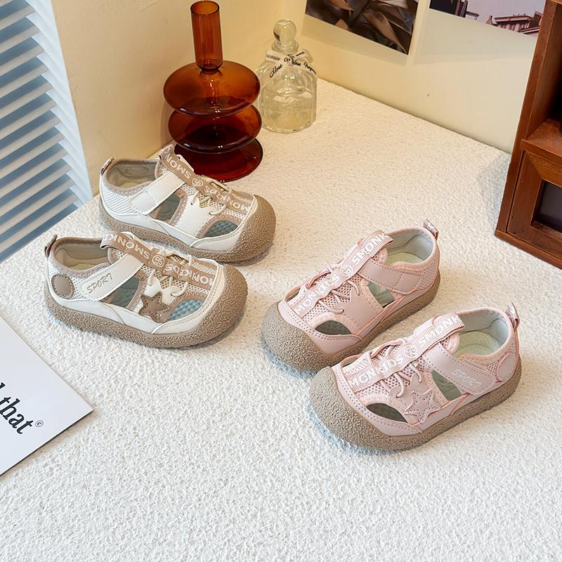 Girls Sandals Hollowed-out Non-slip Kids Beach Shoes Toes Capped Anti-kick 2025 Summer New Children Beach Shoes Mesh Breathable