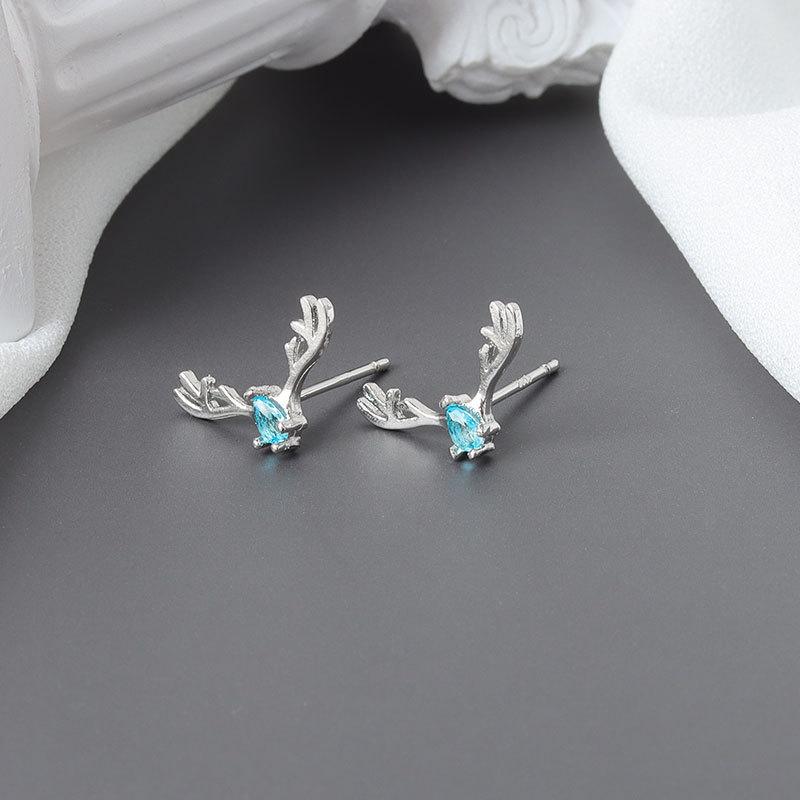 Minimalist Christmas Antler Stud Earrings For Women Small Delicate Fresh Temperament Versatile Cold Jewelry