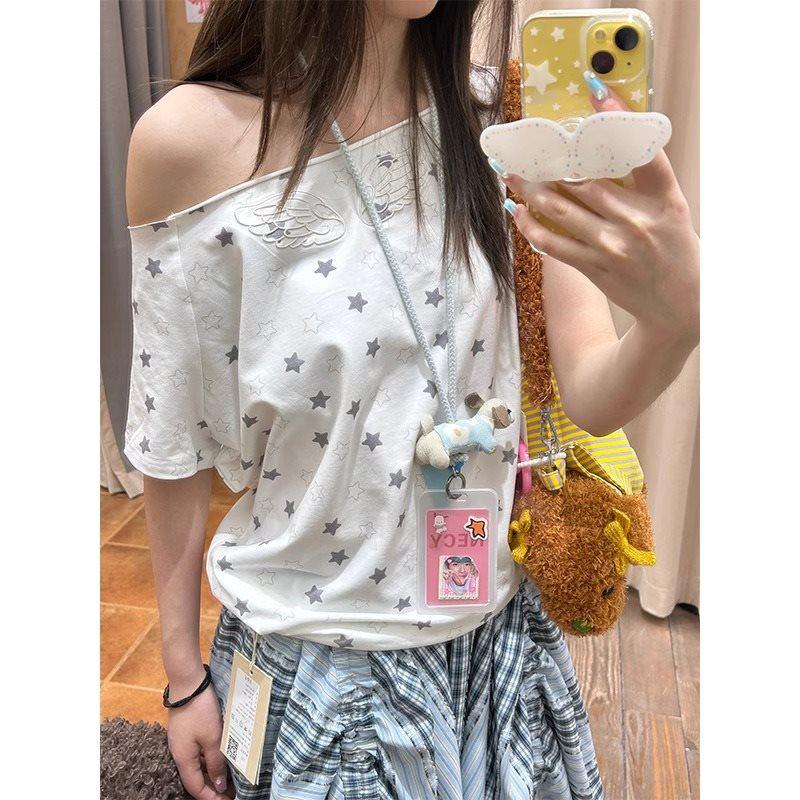 

Women s 2025 Star Print One-Shoulder Tee with Wing Embroidery