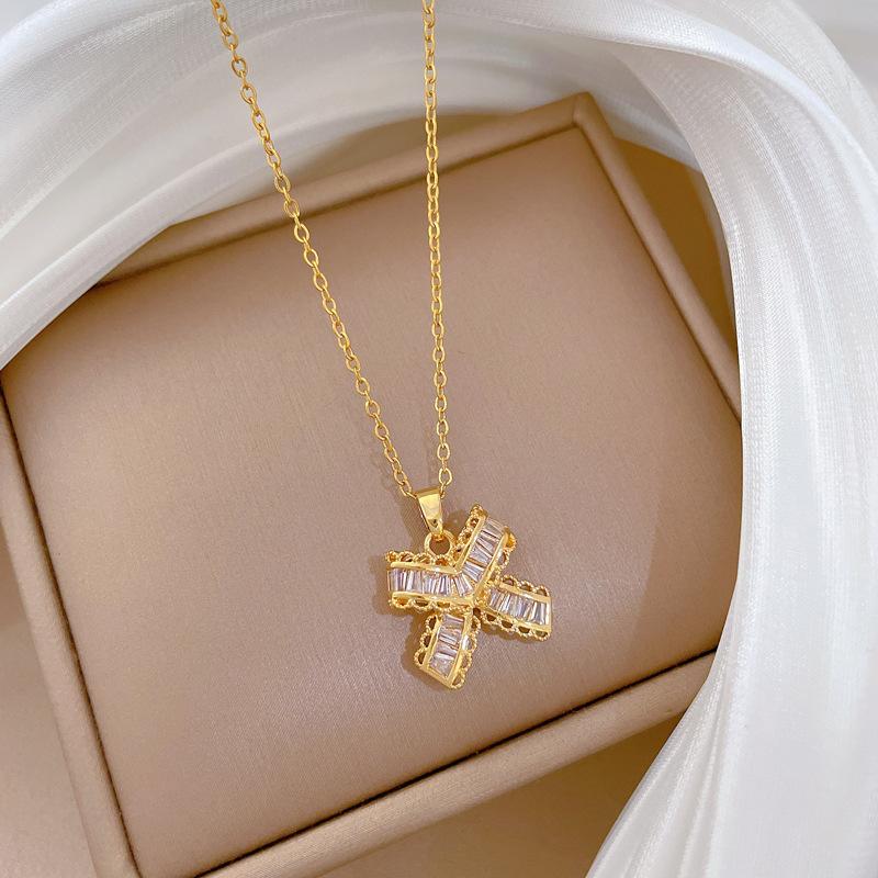 Butterfly T-Shaped Zircon Full Diamond Fashionable Light Luxury Temperament Gorgeous Full Diamond Necklace Female Versatile Collarbone Chain