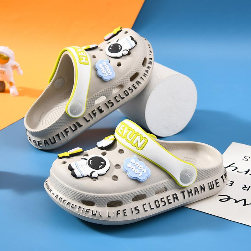 Stylish Cartoon Kids Hole Shoes Breathable Summer Sandals For Boys And Girls Comfortable Eva Design