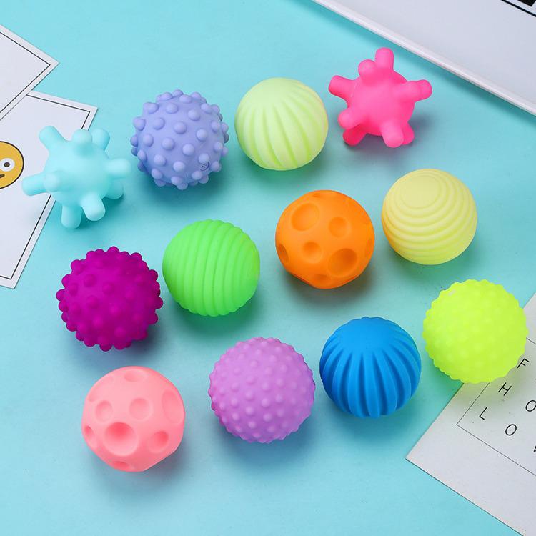 Interactive Bite-Resistant Vinyl Dog Toy for Teething and Water Play