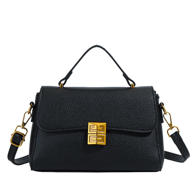 Super fire small bag women's 2025 new spring and summer niche design fashion messenger bag Korean version portable small square bag