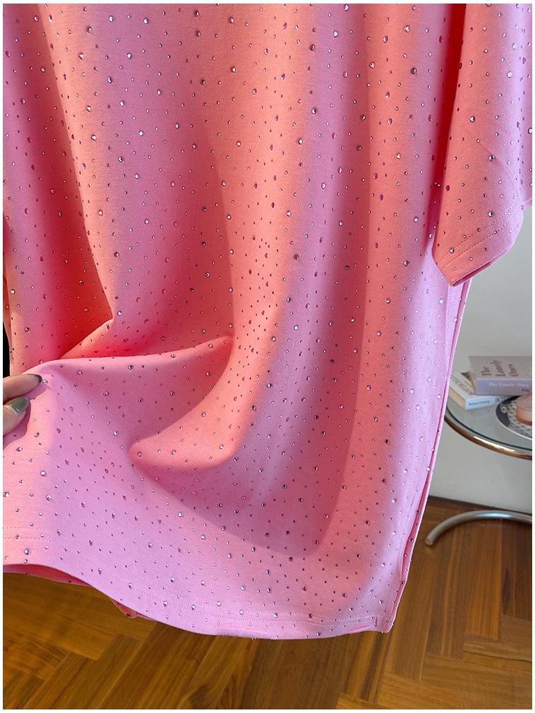 Camiseta Preta de Algodão de Manga Curta para Menina Gordinha com Design de Diamante Brilhante