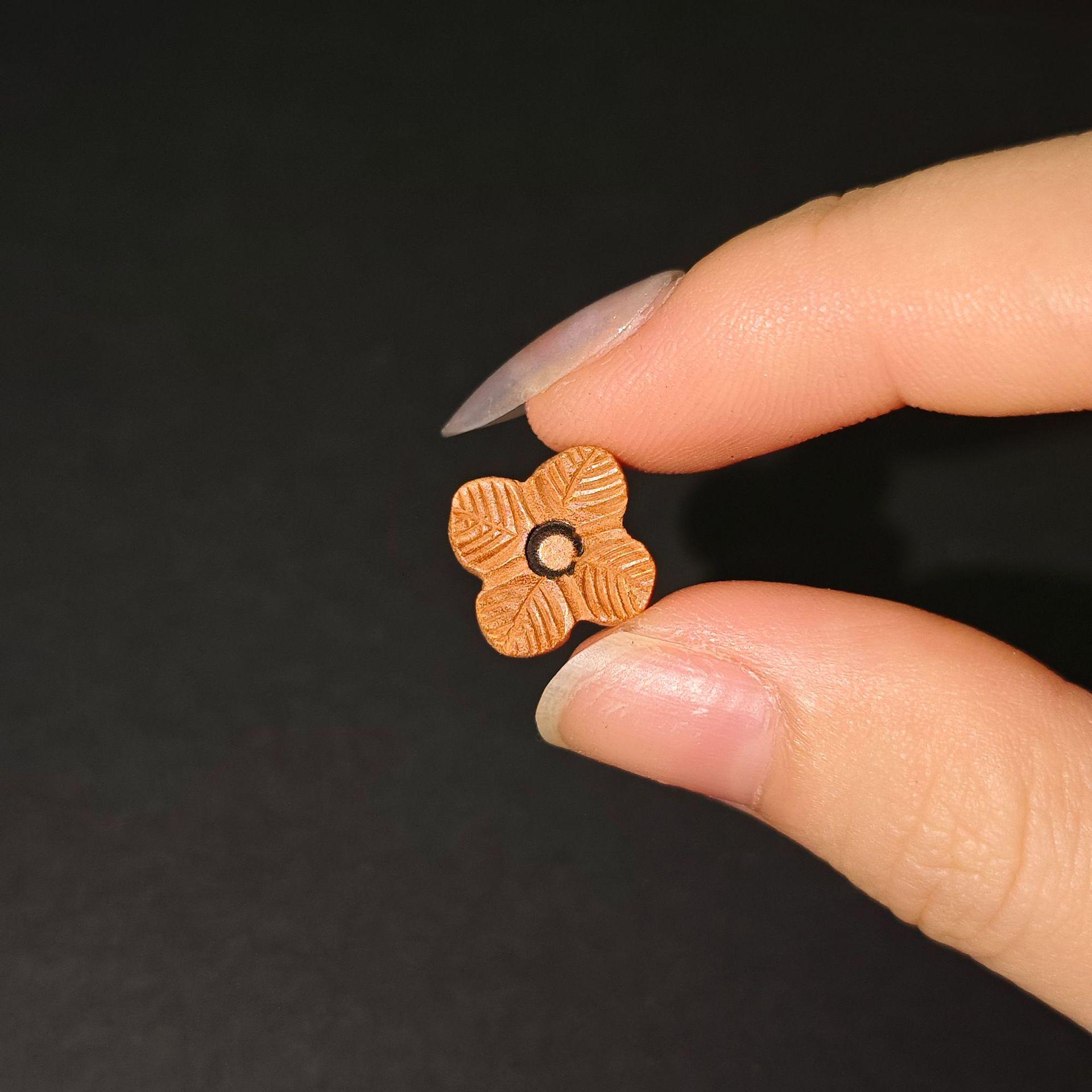 Peach Wood Four-Leaf Clover Car Hanging & Mobile Chain with Handmade Jujube Wood Spacer Beads Solid wood carving