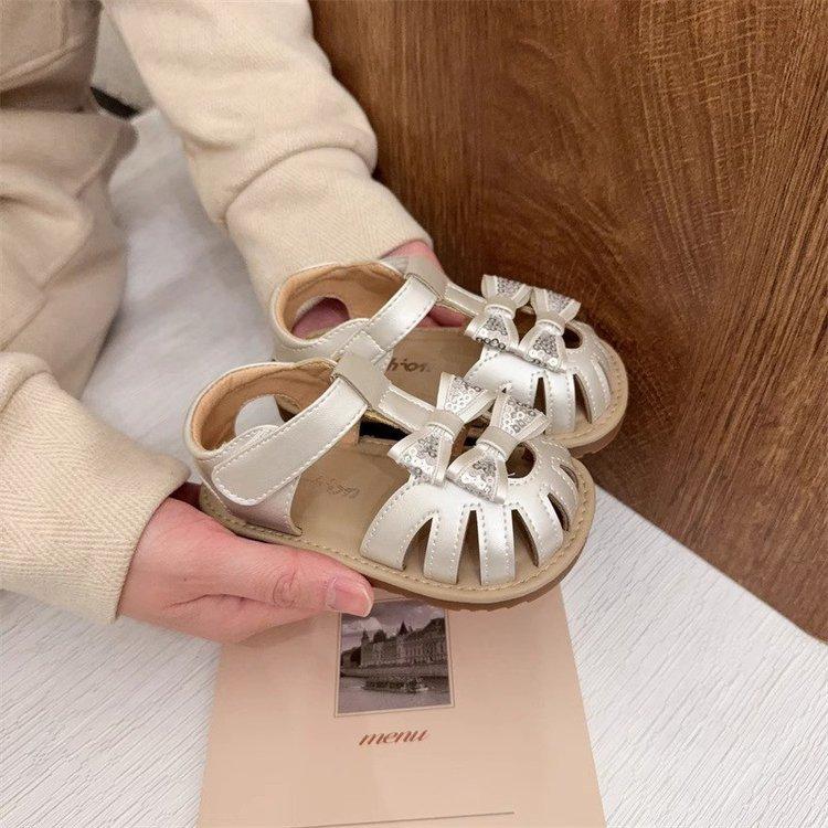 Girls sandals 2025 summer new children's bag head hollow sandals baby girl princess shoes soft-soled beach shoes