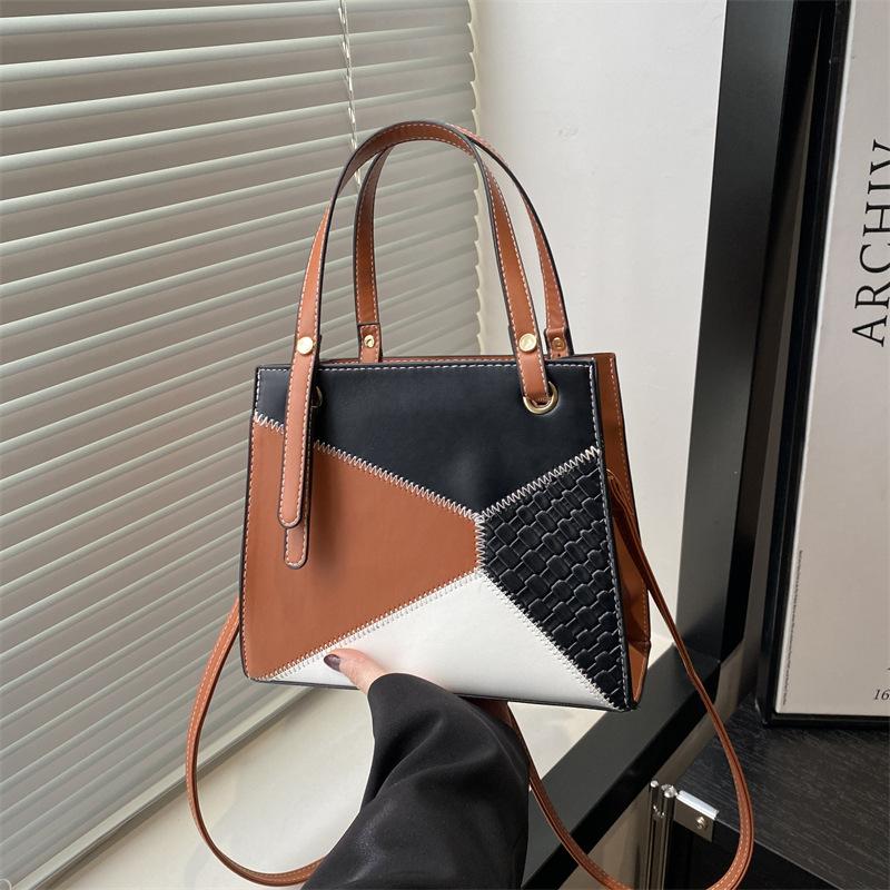 

New spring and summer trend handbag personalized contrasting color splicing large-capacity fashion shoulder messenger bag women коричневый