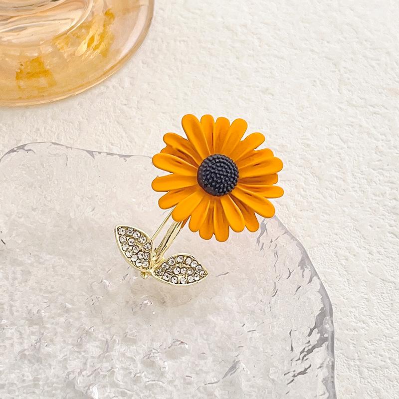 Sunflower Sunflower Brooch Shirt High-end Design Niche Corsage Cute 3CM*5CM