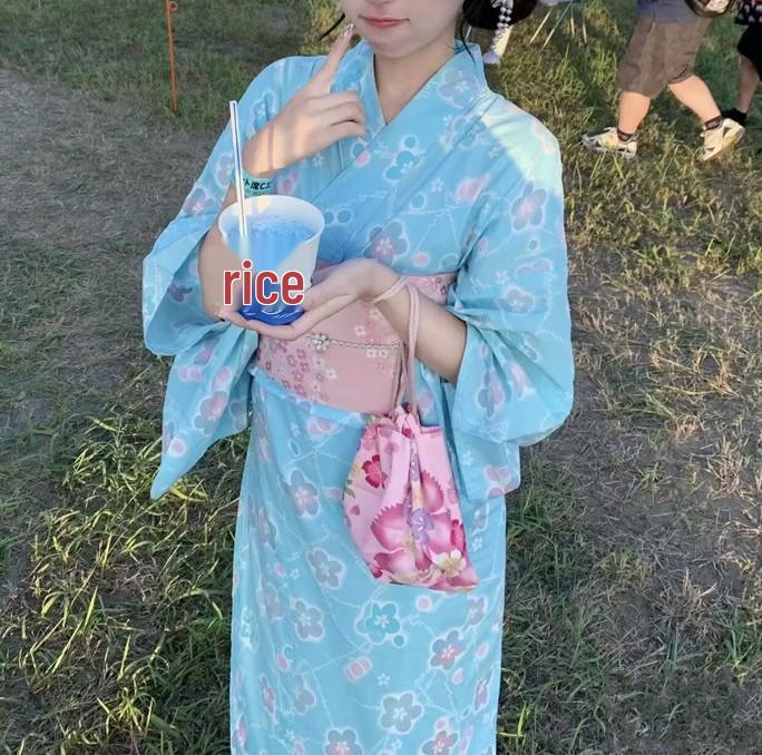 Dámské japonské kimono a yukata šaty pro formální fotografování