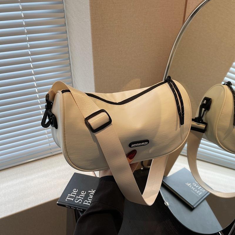 

Large capacity popular bag summer new fashion single shoulder simple oblique span niche pillow bag белый