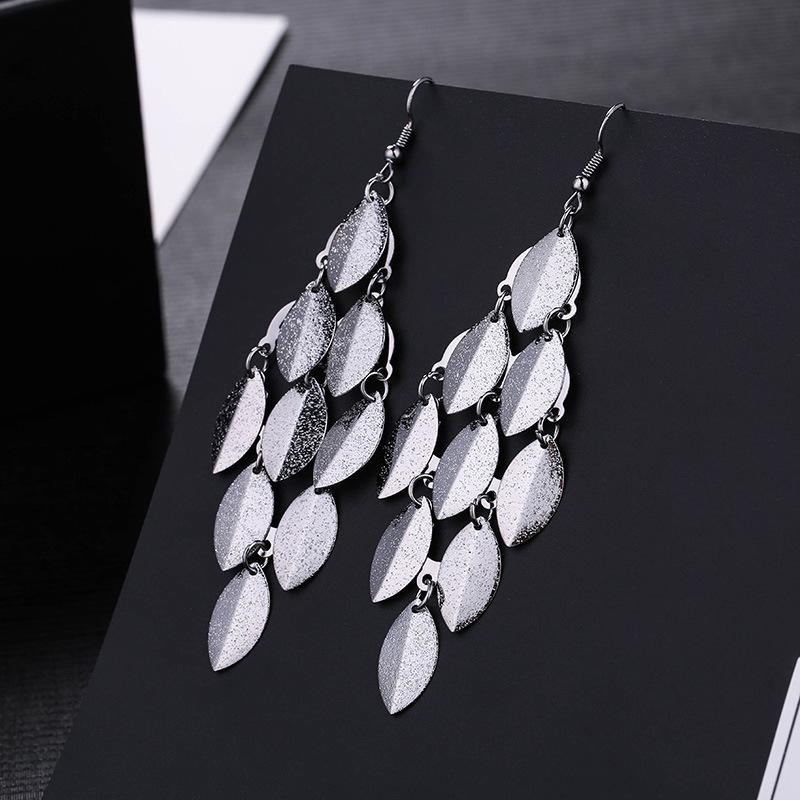 European and American Earrings, Fashionable Styles, Fashionable Metallic Exaggerated Tassels, Elegant Long Trendy Element Earrings and Pendants