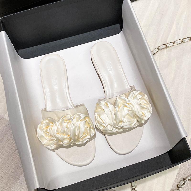 Mode spets blomma dekoration tofflor kvinnor låg klack tofflor sommarskor kvinna blommiga flip flops svart vit läder sandalias mujer
