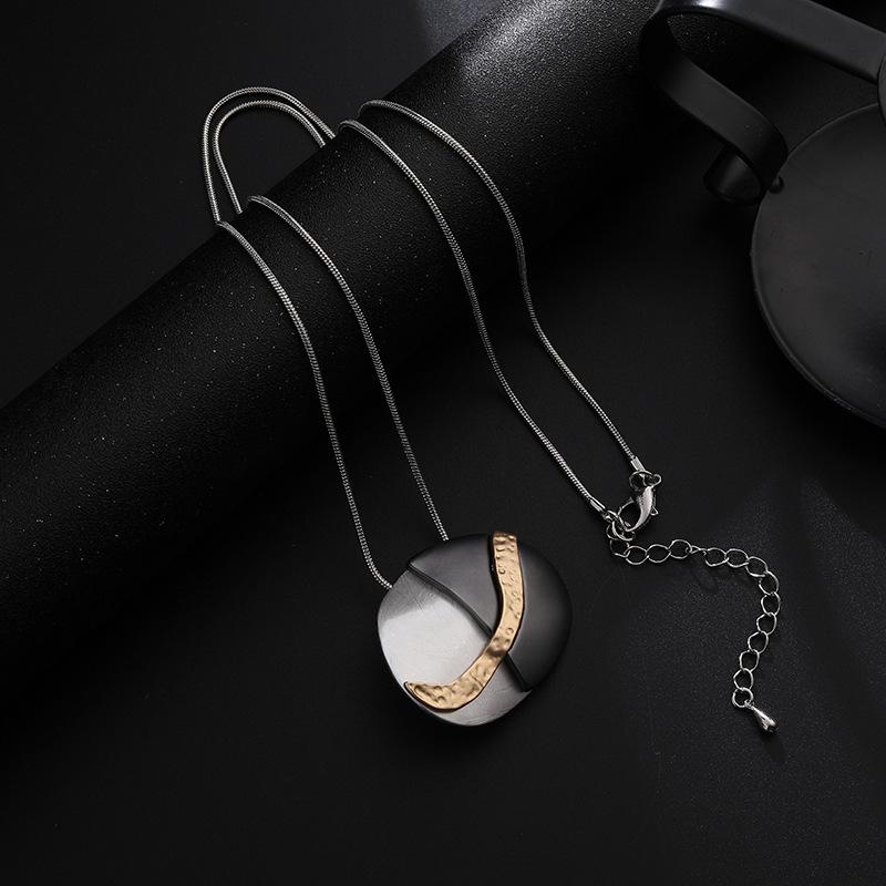 Pendant Necklace Niche Premium Geometric Retro Women S Alloy Versatile Sweater Chain