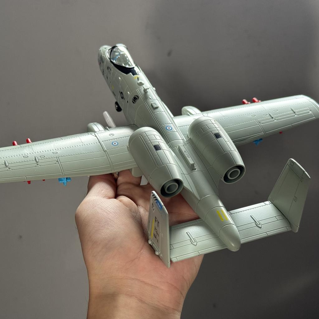 1/62 A-10 Thunderbolt II Warthog Samolot Metalowy Odlewany Ciśnieniowo Model Samolotu Kolekcjonerski Ozdoby dla Miłośników z Dźwiękiem i Światłem Chłopcy