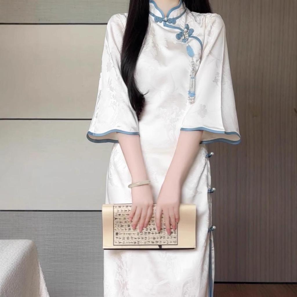 Nancheng Vintage Brocade Jacquard Cheongsam with Large Sleeves - White Moon Cold Temperament Edition