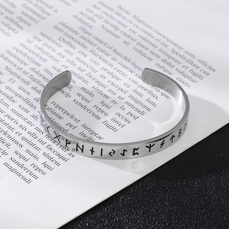 Стиль Нордик Титановая Сталь Открытый Браслет Персонализированная Гравировка Буквы Модные Украшения Универсальный Браслет серебряный