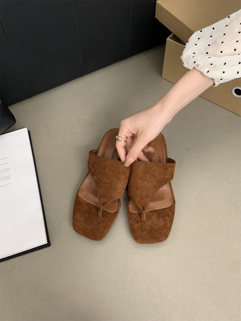 

Летние женские тапочки на высоком каблуке, новая корейская версия, замшевая, французский темперамент, стиль феи с юбкой, босоножки на толстом каблуке 39 темно-коричневого