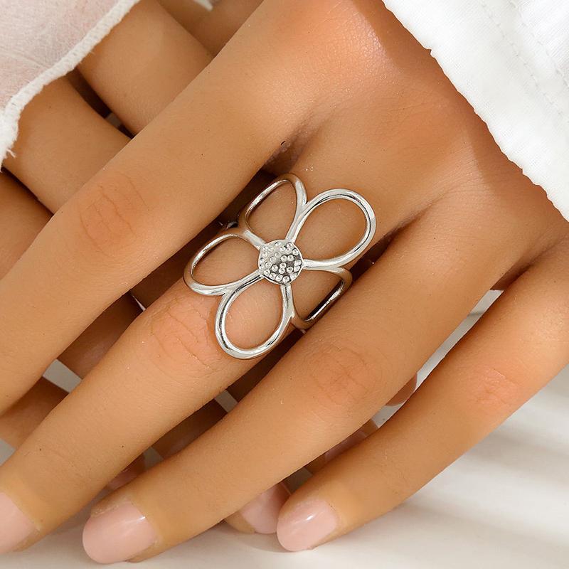 

Luxury Flower Hollow Stainless Steel Ring for Women Design Sense Copper Color Inlaid Zircon Adjustable Ring Non Fading Zircon