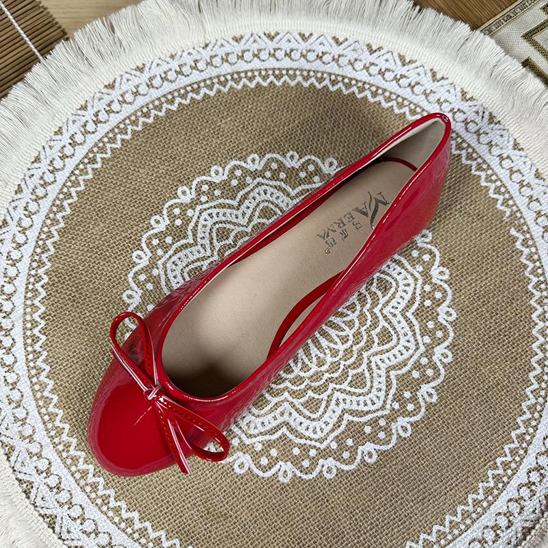 Fashion Flat Shoes Women's 2025 Spring and Autumn New Round Toe Ballet Shoes Bow Knot Shallow Retro Patent Leather Red Plus Size 43 44