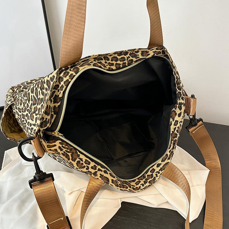 Women's New Shoulder Bag Leopard Print Casual Shopping Bag Large Capacity European and American Fashion Solid Color Tote Bag CLE