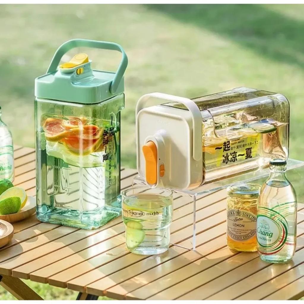 3,5L Sommer Kaltwasserflasche Großes Fassungsvermögen Eisgetränkespender Kühlschrank Wasserkessel mit Zapfhahn Aufkleber Getränkekrug