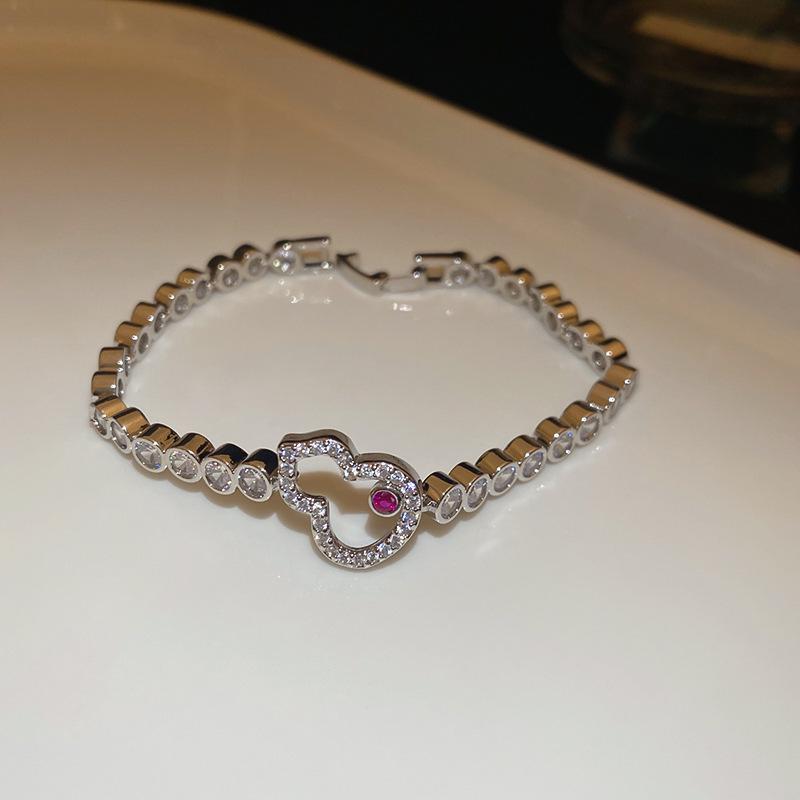 Chinese Style Zircon Gourd Bracelet: Elegant, Luxurious, and Fashionable Bangle.