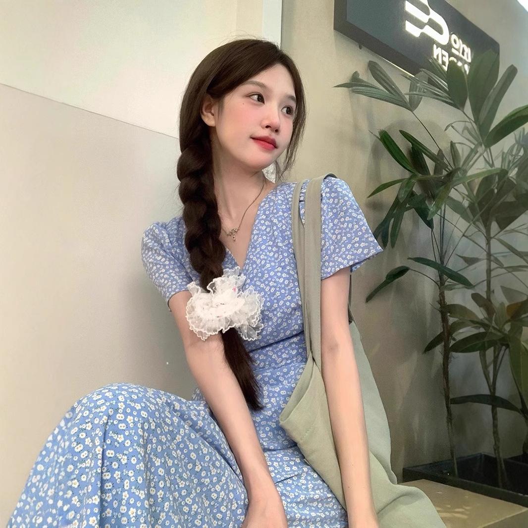 

Летнее женское корейское синее цветочное платье макси с V-образным вырезом и короткими рукавами, 2024 L Premium