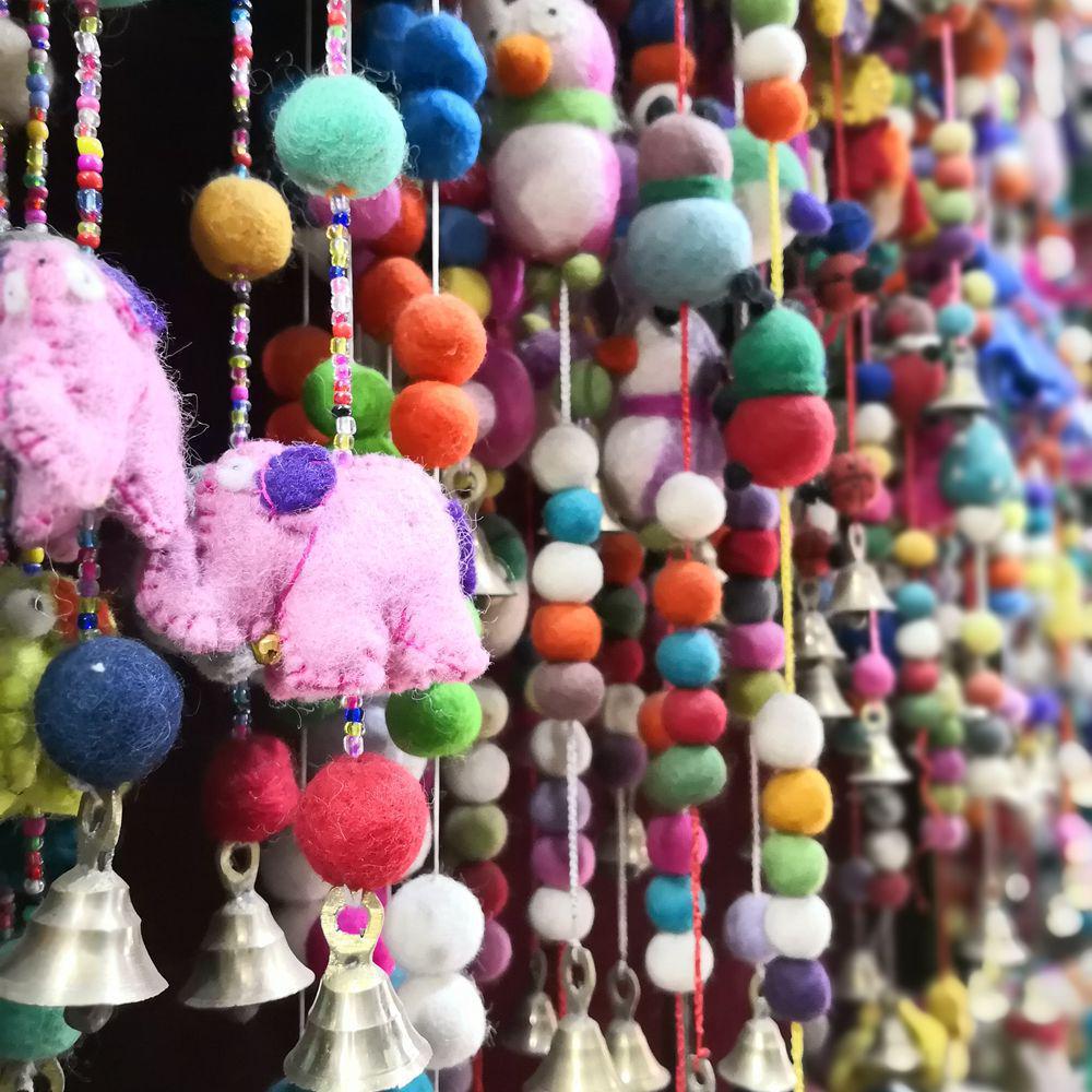 Barevné 2cm vlněné bambulky na vánoční ozdoby a DIY plstění jehlou