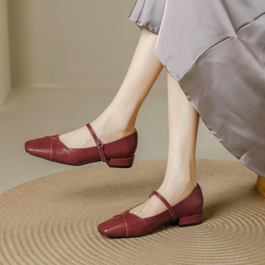 Retro Mary Jane women's shoes with low heels in the autumn of 2025, the new models are huge and good-looking, versatile, light mouth, square