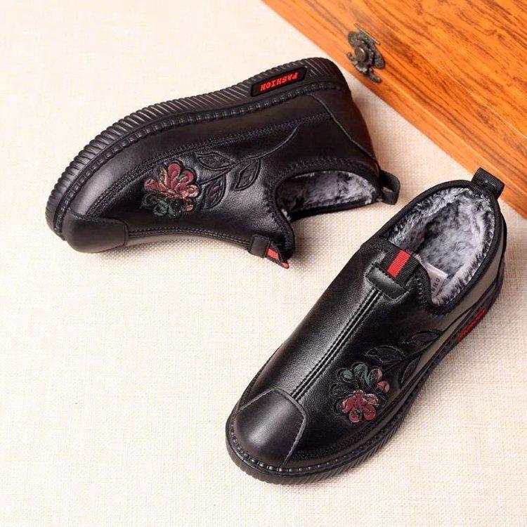 

Beijing old cloth shoes women s cotton shoes winter velvet thickened warm one pedal comfortable casual elderly shoes 35 чорний
