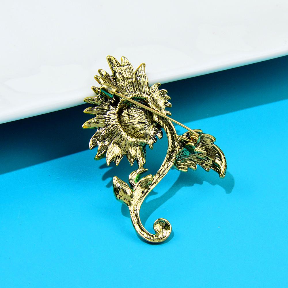 New Cute Enamel Sunflower Brooches For Women Vivid Plant Flower Pin Coat Sweater Pin New Design Party Accessories