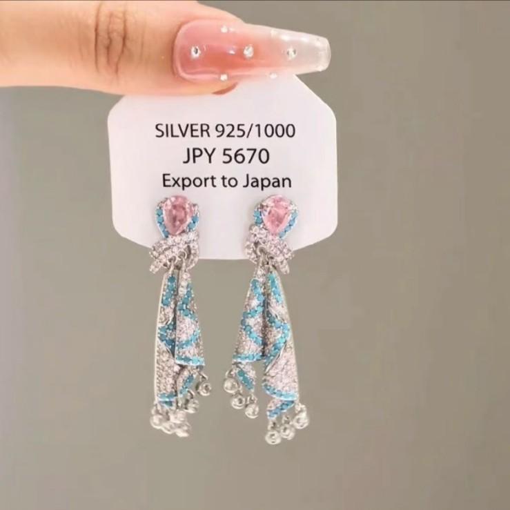 Exotic high-end fringed earrings, niche retro ethnic style earrings, French heavy industry bohemian earrings.