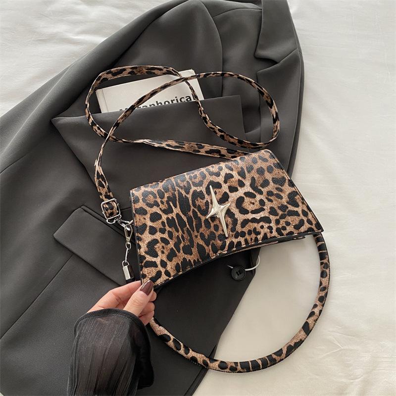 

Leopard print retro 2025 autumn and winter new shoulder messenger bag personalized small square bag leisure bag