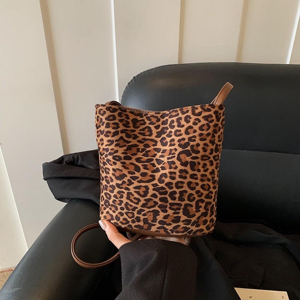 Stylish Pure Color Crossbody Bag Large Capacity Magnetic Buckle Closure Mini Bucket Bag Lightweight Women Handbag Daily Match