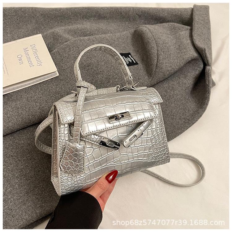 2025 spring and summer model, lock one shoulder messenger bag, burst retro high-end alligator pattern, portable commuter Kelly bag.