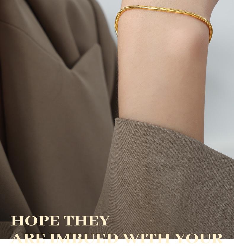 18K Gold Titanium Steel Versatile Bracelet for Women - Non-fading, Sweet Girl Chain