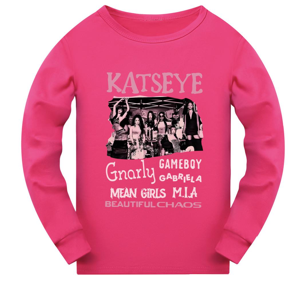 5296 Mädchen KATSEYE Print Lässiges Baumwoll-Langarmshirt