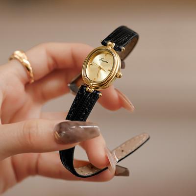 Kleine quadratische Retro-Uhr, modische und künstlerische Damenuhr, einfaches Temperament, kleines Zifferblatt, leichter Luxus-Ledergürtel, Damenuhr