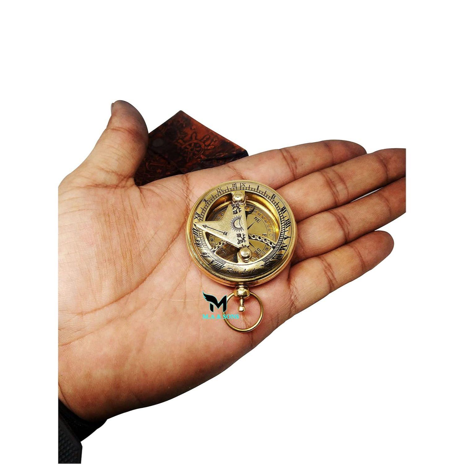 

Солнечные часы и компас в кожаном футляре - Дорожные аксессуары - Антикварный винтажный | Компас (золотой)