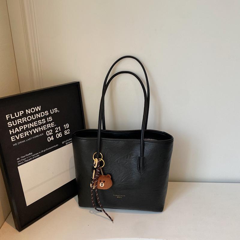 

Fashion commuter simple large-capacity tote bag women s bag autumn and winter new retro armpit bag shoulder bag Without pendant чёрный