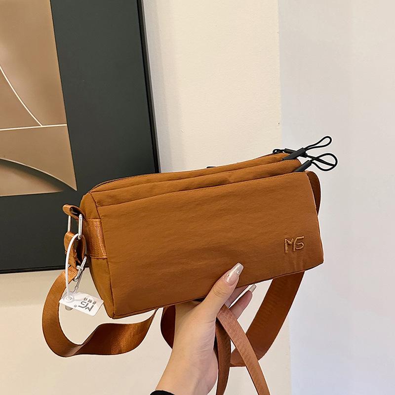 

Повседневная нейлоновая сумка-портфель для ежедневных поездок, осенне-зимняя новинка, большая вместимость, сумка-портфель тост коричневый