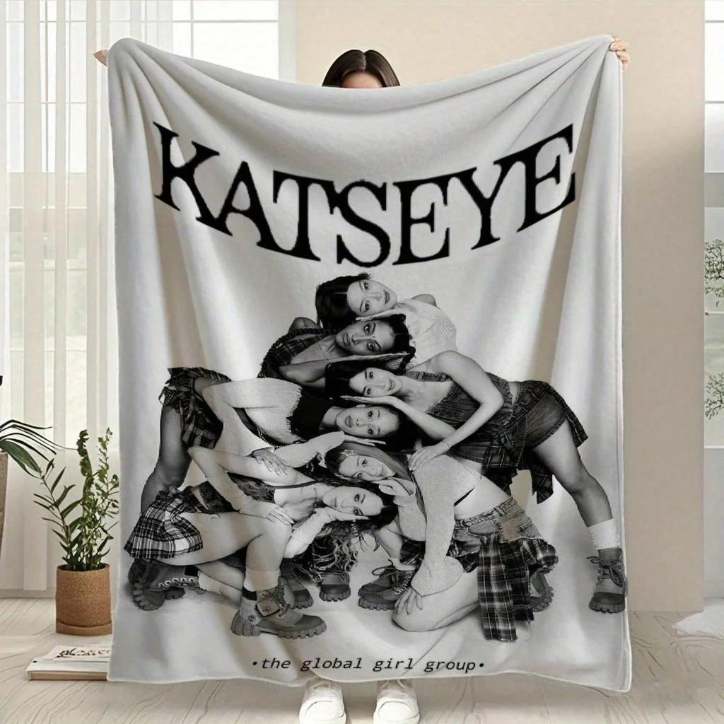 1 szt. Koc flanelowy Katseye Fan, Płaski druk 2D, Niezwykle miękki, ciepły, na każdą porę roku, Wzór globalnej grupy dziewcząt, do sypialni i salonu