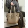 New Women's Large Capacity Cowhide Tote Bag Versatile Fashion Shoulder Bag for Commuting Work Female Trendy Bucket Handbag