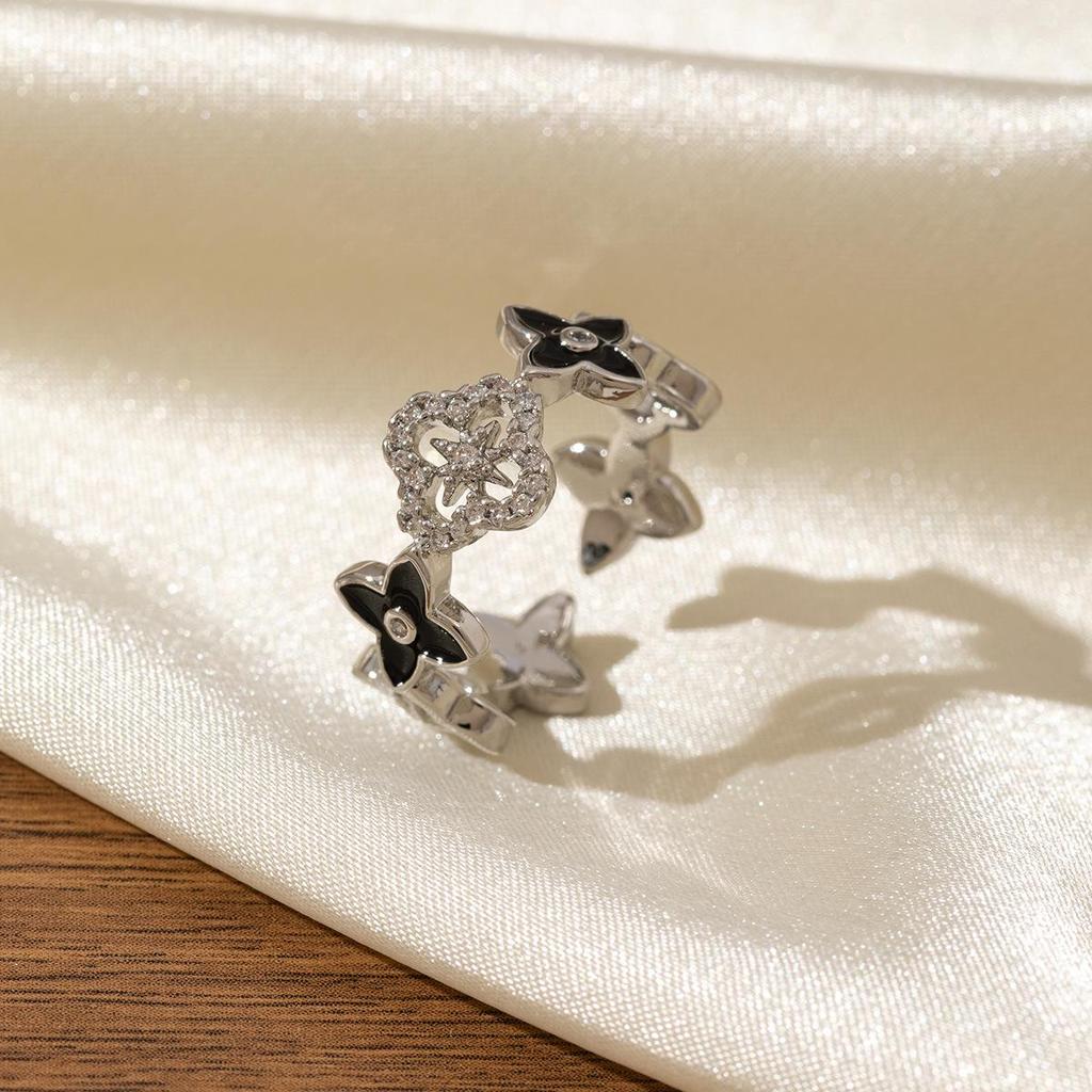 Hollow Rhombus Two-Tone Diamond-Studded Four-Leaf Clover Zirconia Ring for Women