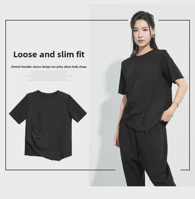 Ciemny Tencel Jedwab Lodowy Asymetryczny Dół Rzymski T-Shirt - Damski Top o Unikalnym Designie