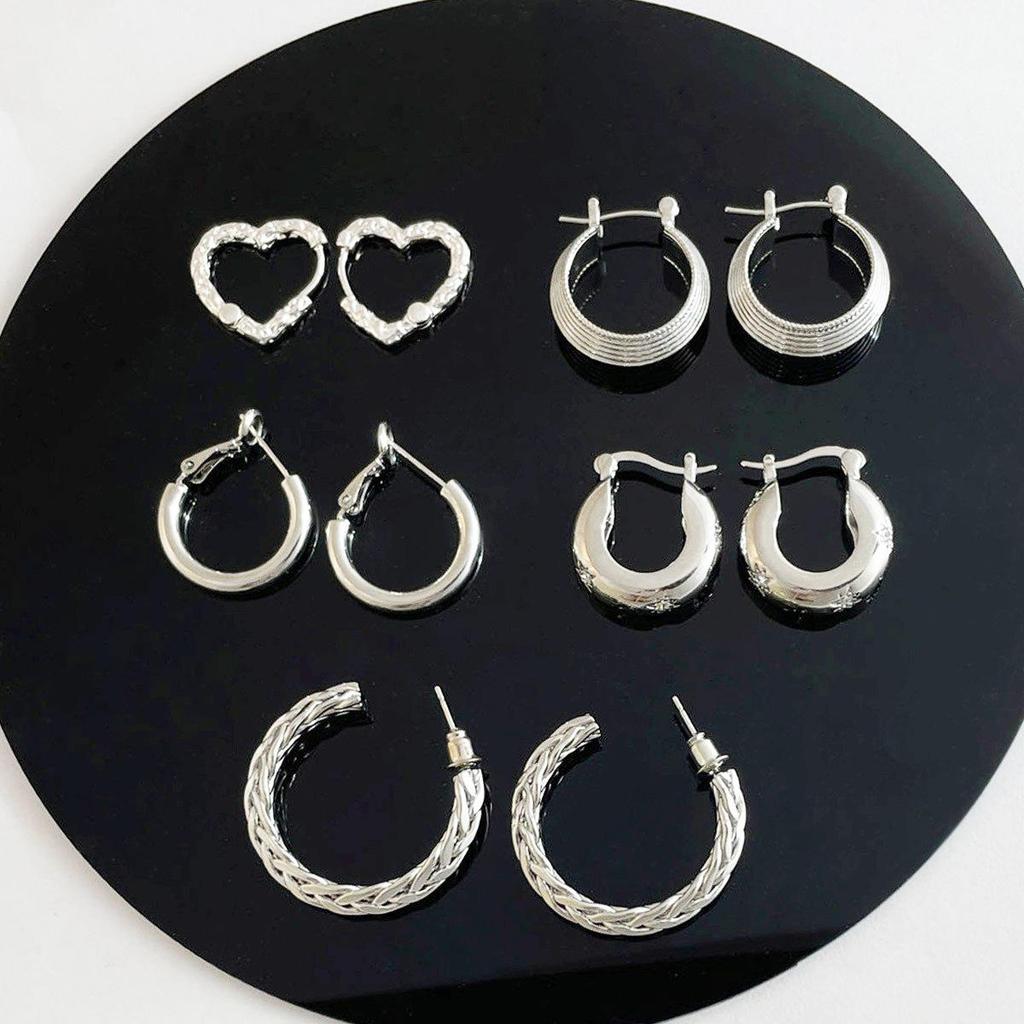 Silver Needle Geometric Heart Hoop Earrings - Retro & High-End Style for a Bold Look