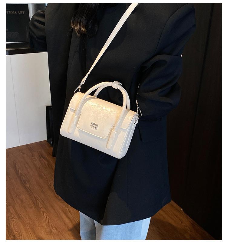 Crossbody bag women's bag 2025 new super fire small bag summer versatile shoulder handbag Korean version casual small square bag