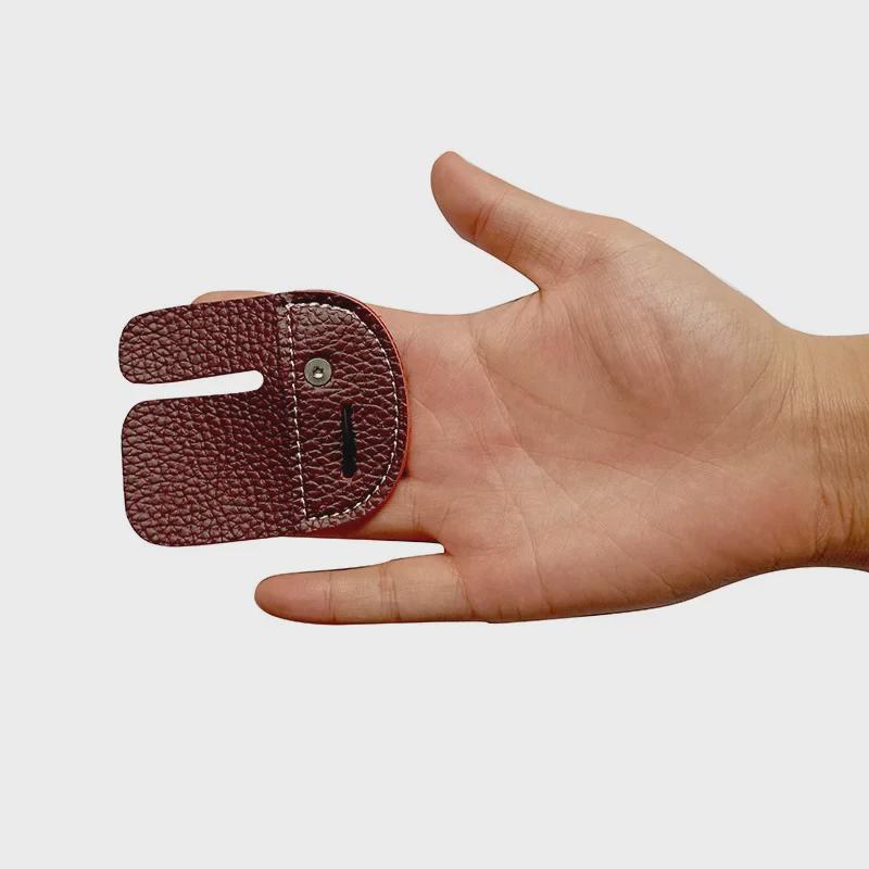 Traditioneller Fingerschutz für Recurvebögen, ein-/doppellagig, Mikrofasermaterial, angenehm zu tragen und langlebig.
